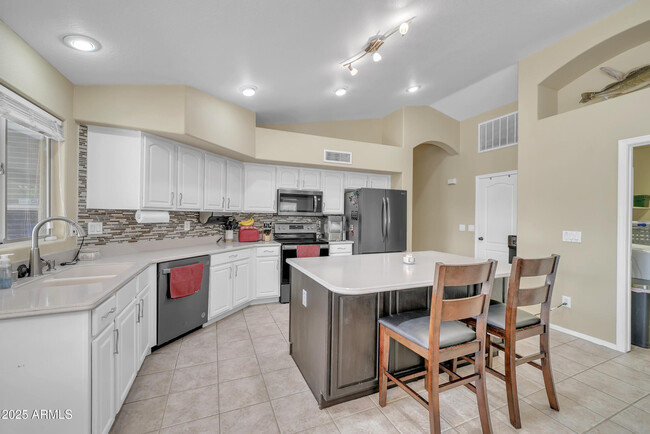 Building Photo - 2343 E Kempton Rd