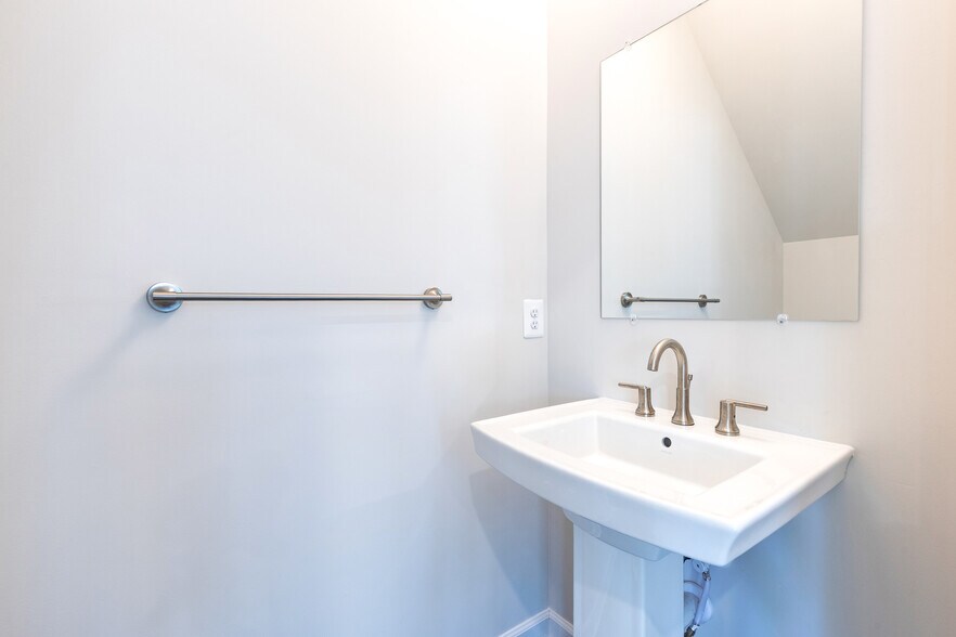 Building Photo - 200 Hickory Hollow Ct