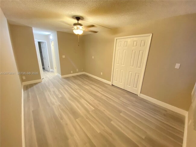Building Photo - 2771 Riverside Dr