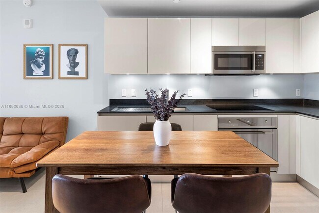 Building Photo - 1010 Brickell Ave