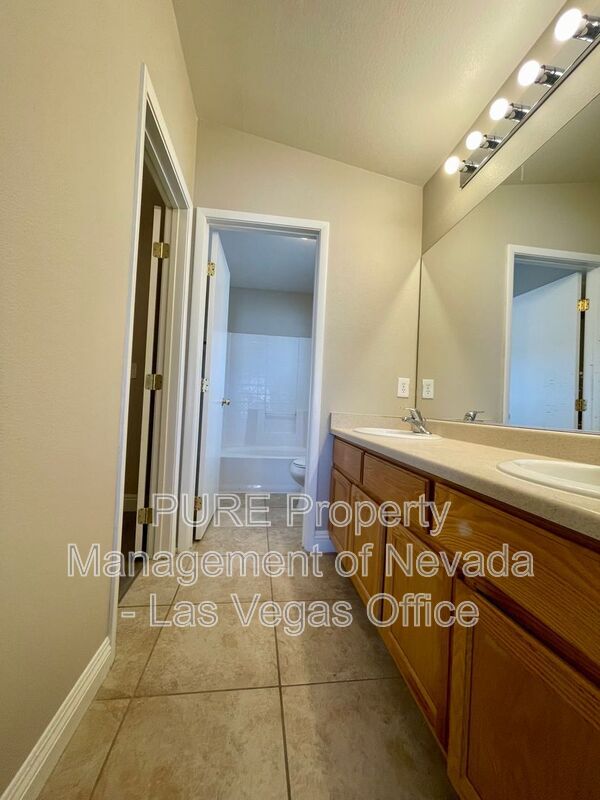 Building Photo - 3047 Errol Flynn St