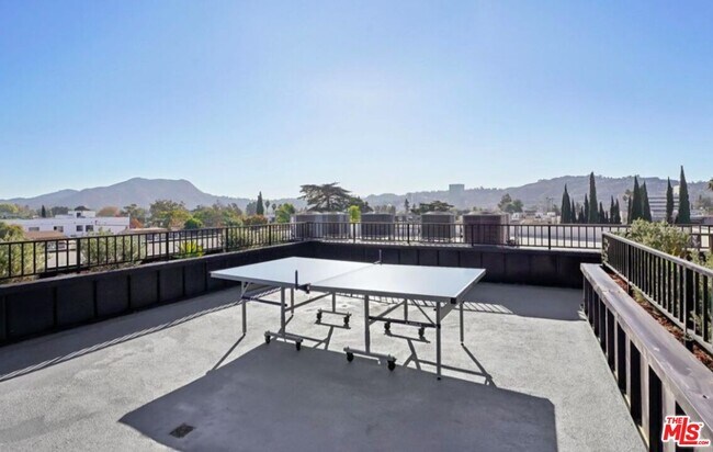Building Photo - 10806 Blix St