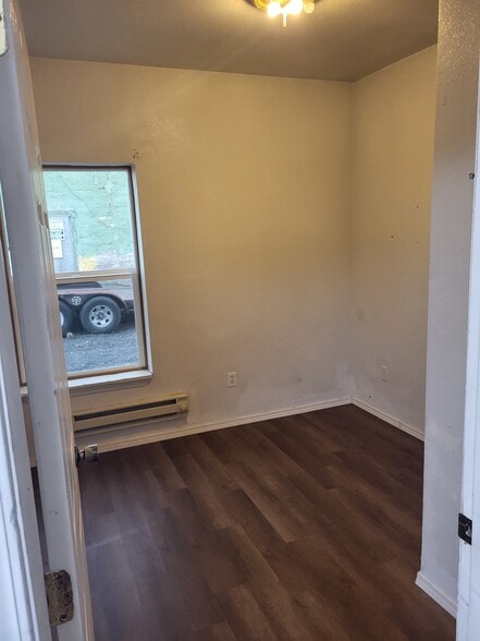 Bedroom 2 - 21 Division St S