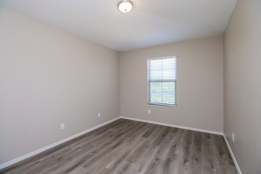 Building Photo - 4005 E Ironhorse Rd