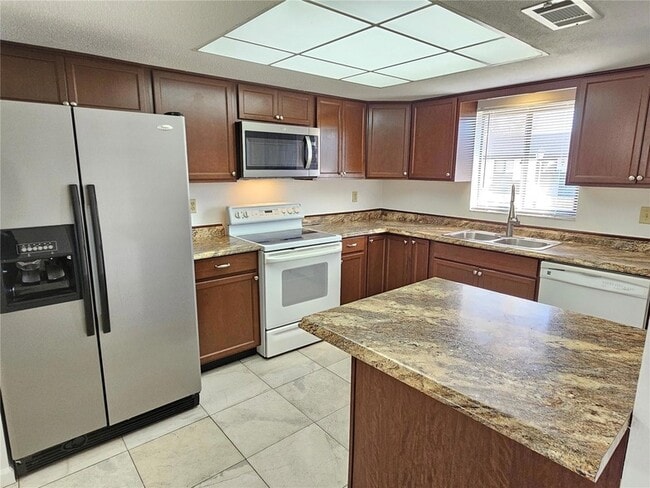 Building Photo - 499 Albee Farm Rd