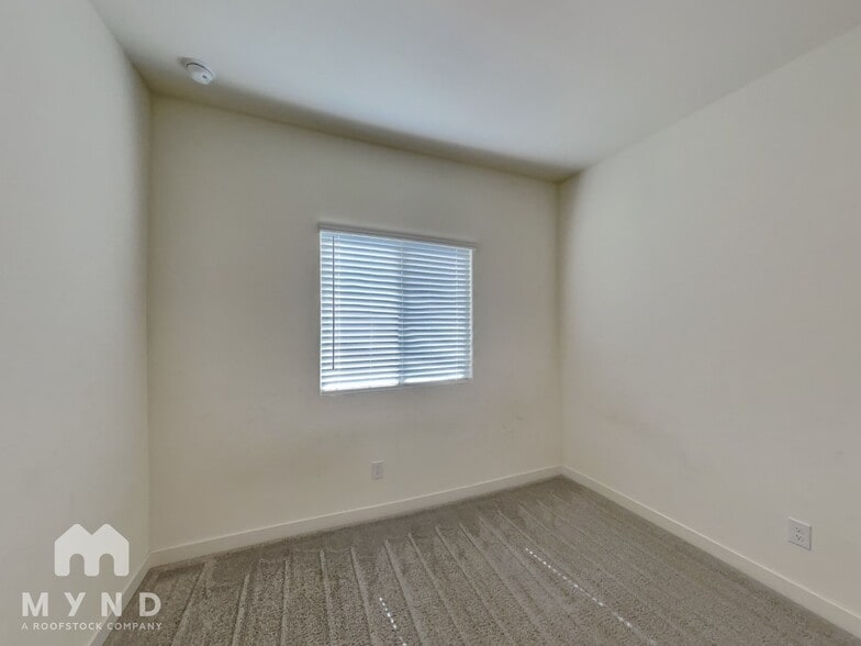 Building Photo - 961 E Wiley Way