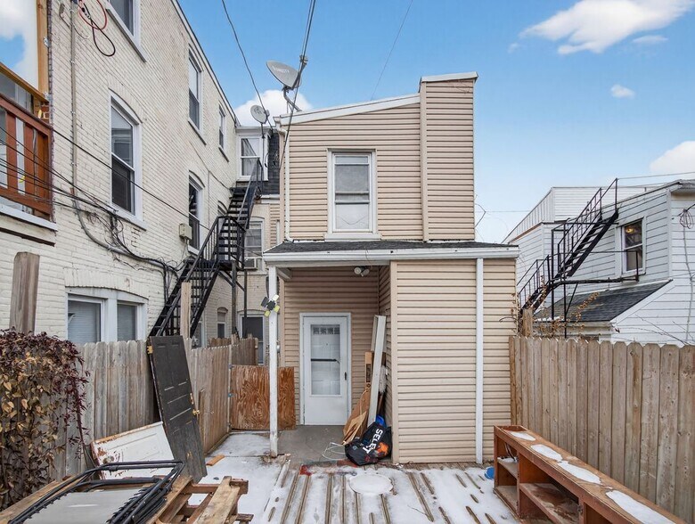 Building Photo - 608 Park St