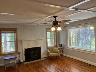 Building Photo - 202 N Spring St