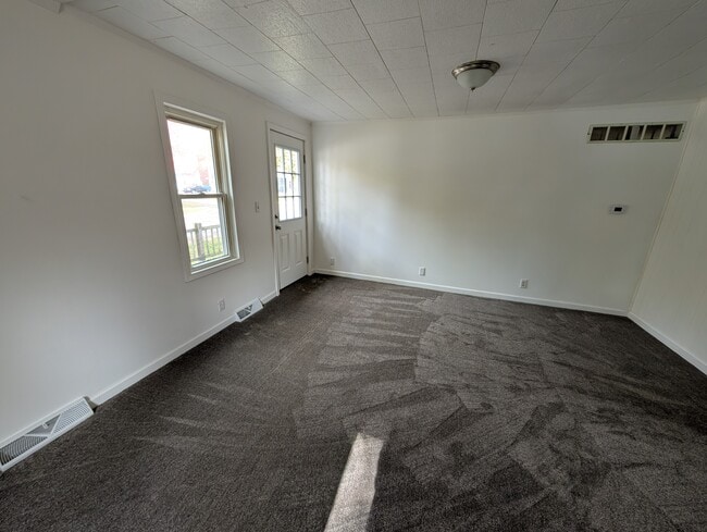 Building Photo - 415 S Silverleaf St