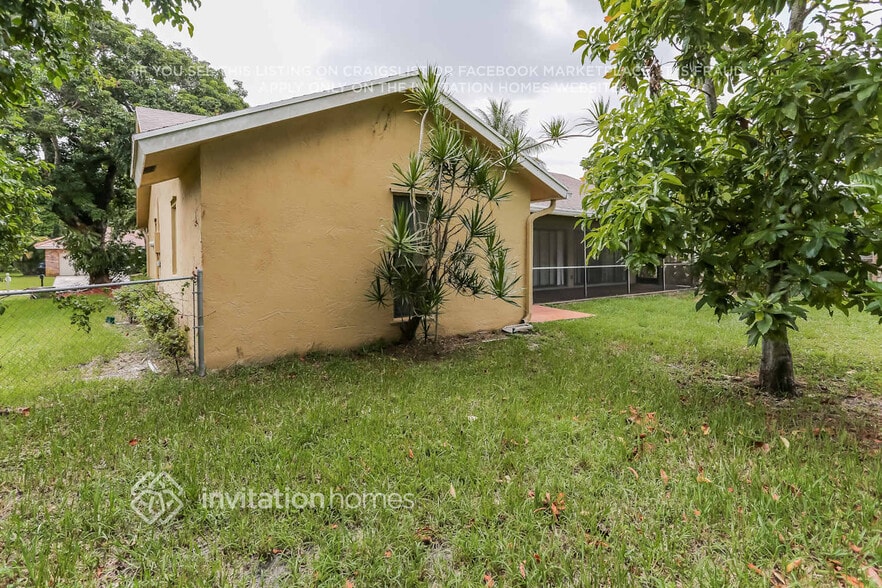 Building Photo - 3914 NW 72nd Dr
