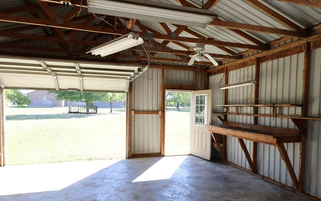 Building Photo - 3 Bed 3 Bath 3 Acres in Aubrey (FIRST MONT...
