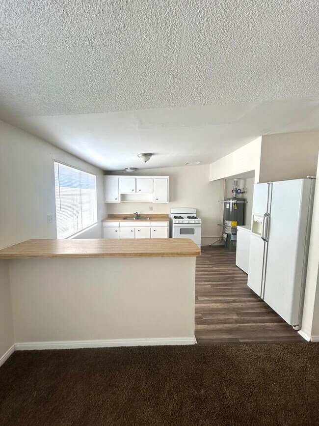 Building Photo - 73844 Sun Valley Dr