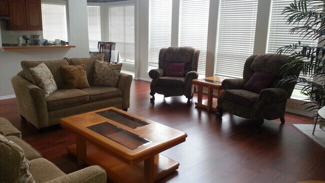 Building Photo - 1205 Carina Dr