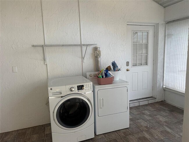 Building Photo - 1002 Shawnda Ln