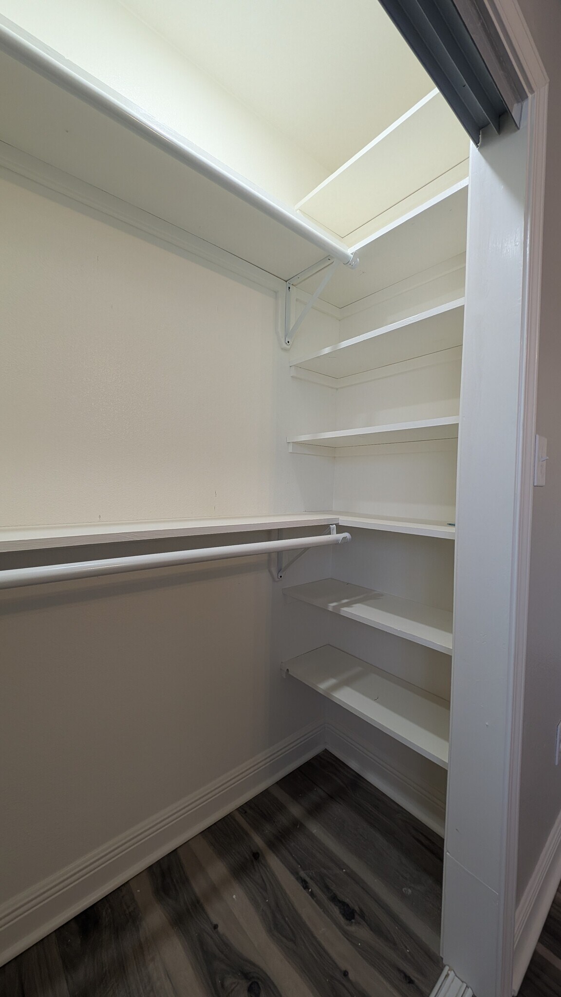 Building Photo - 240 Russell Ave