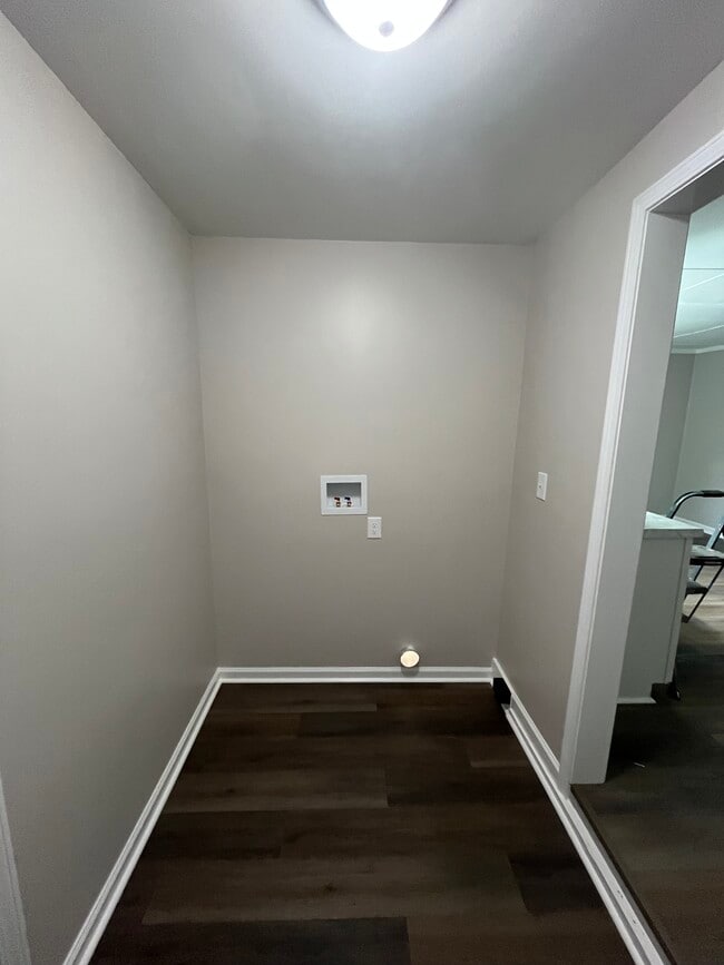 Building Photo - 239 Thorn Dr