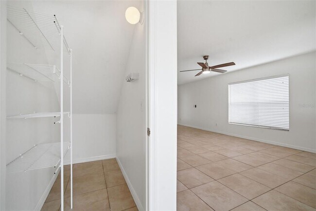 Building Photo - 10604 Lakeside Vista Dr