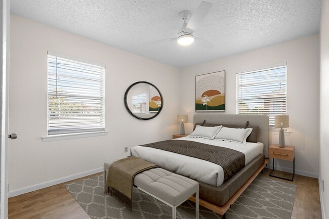 Building Photo - Freshly Renovated 3-Bedroom Duplex