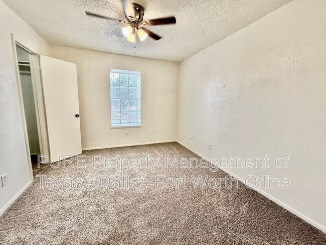 Building Photo - 1126 Highbush Dr