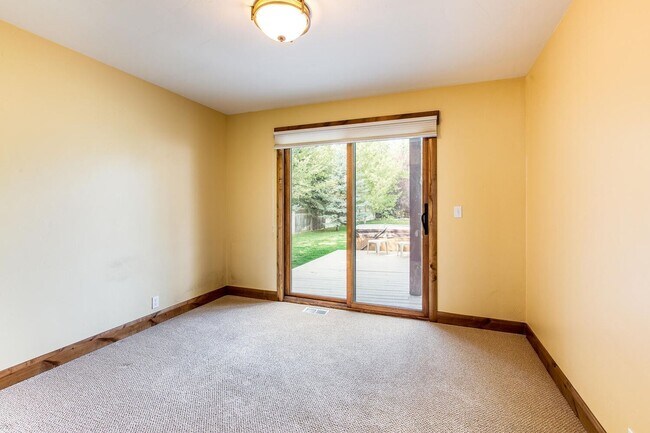 Building Photo - 2689 Holiday Ranch Loop Rd