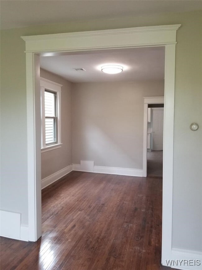 Building Photo - 72 Tracy St