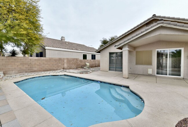 Building Photo - 1 Story with POOL