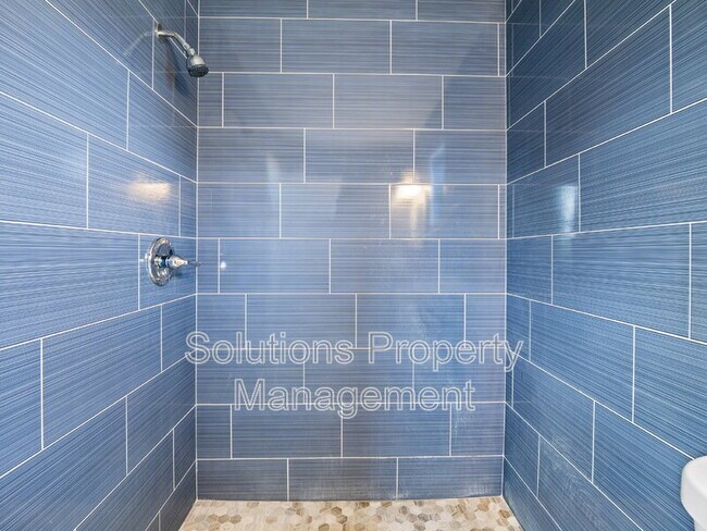 Building Photo - 905 Lisa Dr