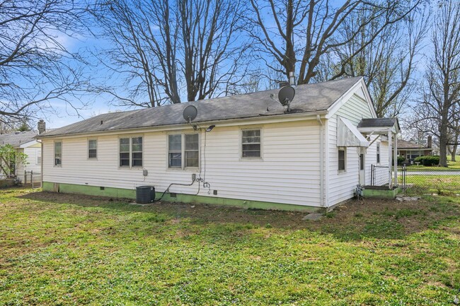 Building Photo - 3 bedroom 1 bath 1 car garage- newly renovated!