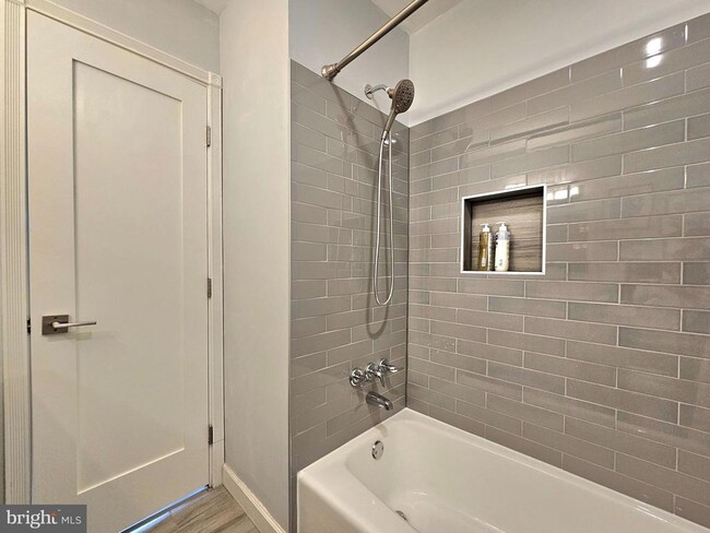 Building Photo - 5918 King James Dr