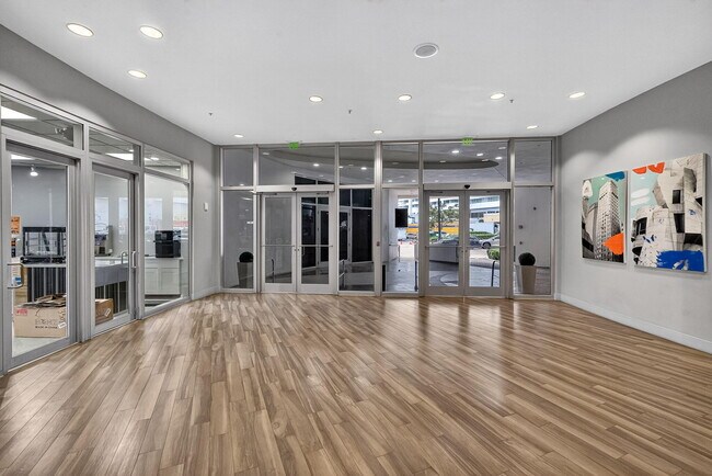 Building Photo - 1750 N Bayshore Dr