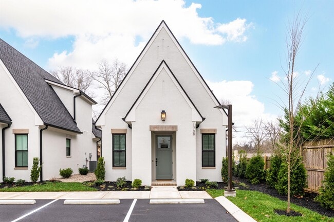 Building Photo - 1705 Double Oak Trl