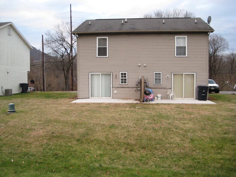 Building Photo - 1822 Bennington St SE