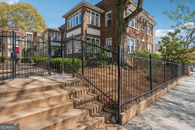 Building Photo - 737 Barnett St NE