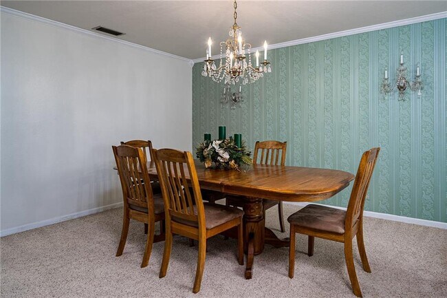 Building Photo - 337 Poenisch Dr