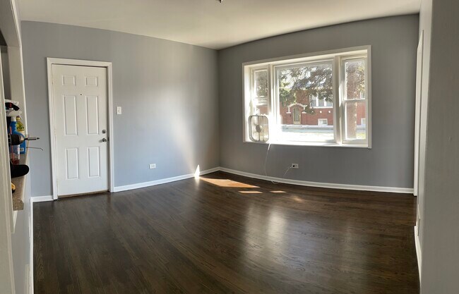 Primary Photo - 2432 W 57th St