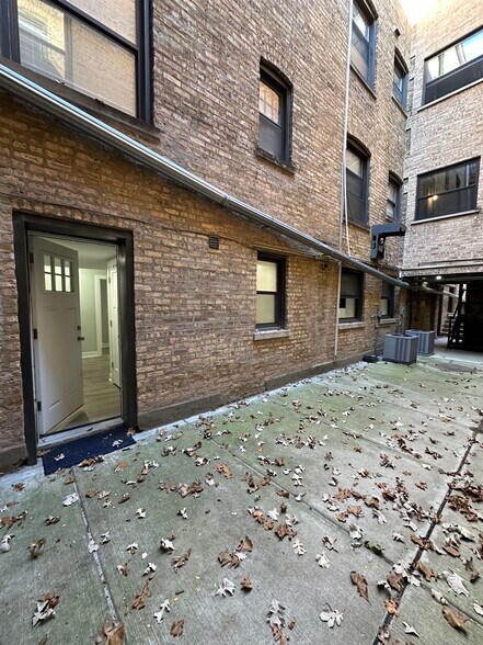 Building Photo - 918 Crain St