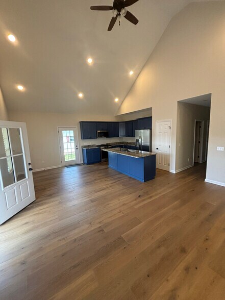 Building Photo - 210 Cherokee Dr