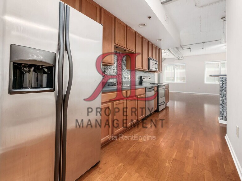 Primary Photo - 221 N Front St