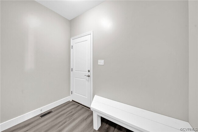 Building Photo - 15401 Adelay Ct