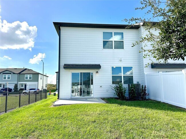 Building Photo - 182 Mandovi St