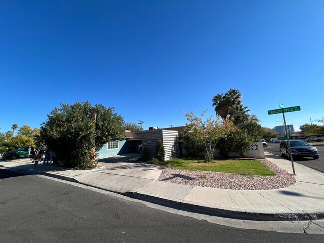 Primary Photo - 215 Rancho Vista Dr