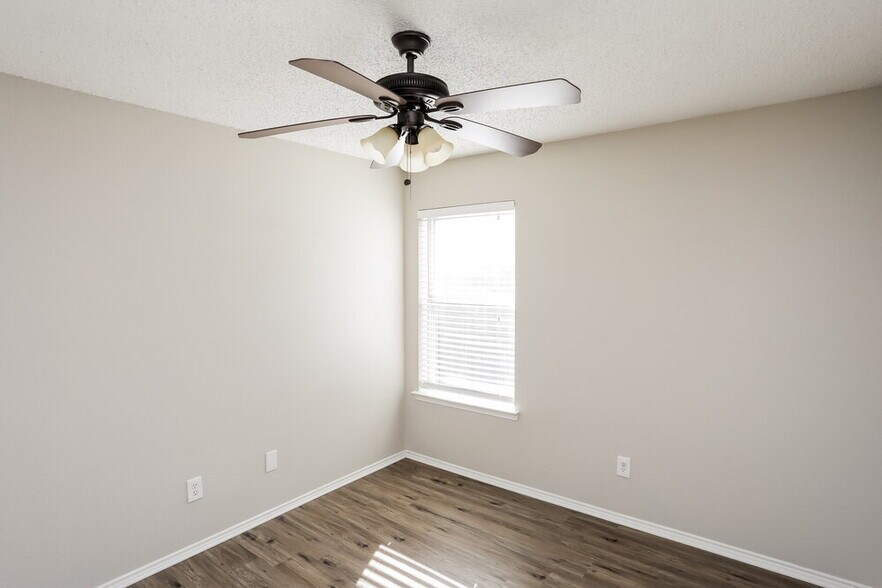 Building Photo - 7112 Woodhinge Dr