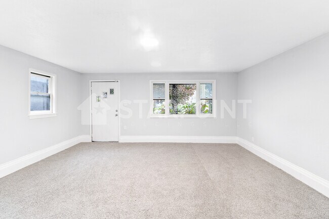 Building Photo - 2631 Northwestern Pkwy