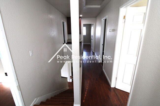 Building Photo - A Beautiful Elk Grove 4bd/2.5ba Home with ...