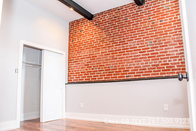 Building Photo - 1025 E Montgomery Ave