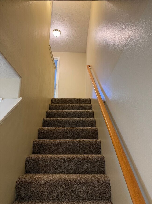 Building Photo - 2-bedroom townhouse in Eugene!