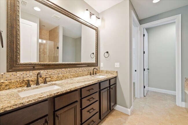 Building Photo - 4 Bedroom in Niceville!