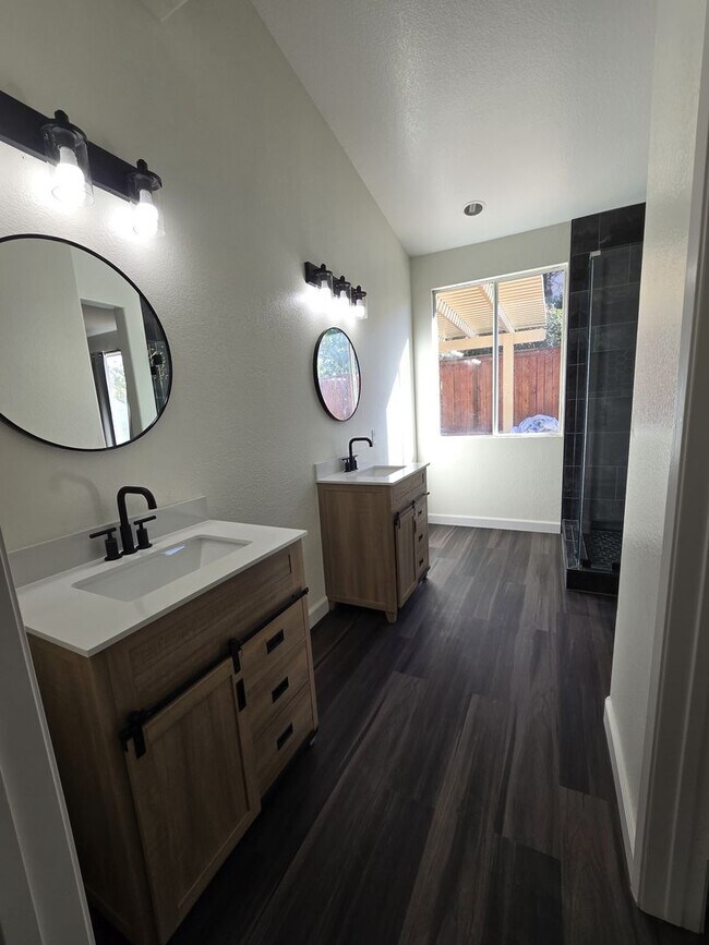 Building Photo - Newly Remodeled 4-Bedroom Home in Desirable Community