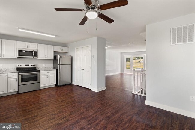 Building Photo - 14090 Kramer Pl