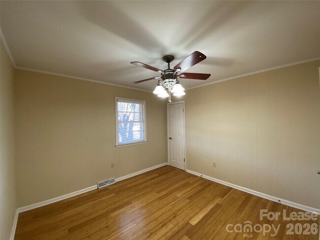 Building Photo - 203 Ratchford Farm Rd